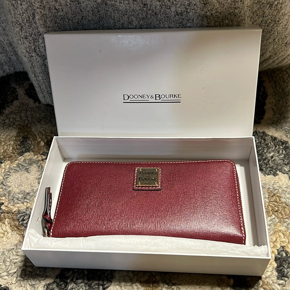 Dooney & Bourke Wallet...NWT